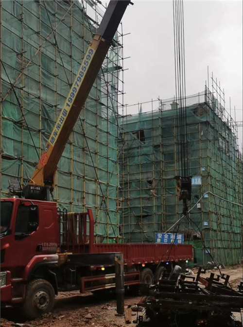 仁化县“慢工细活”—— 吊车的 “微动控制” 技术